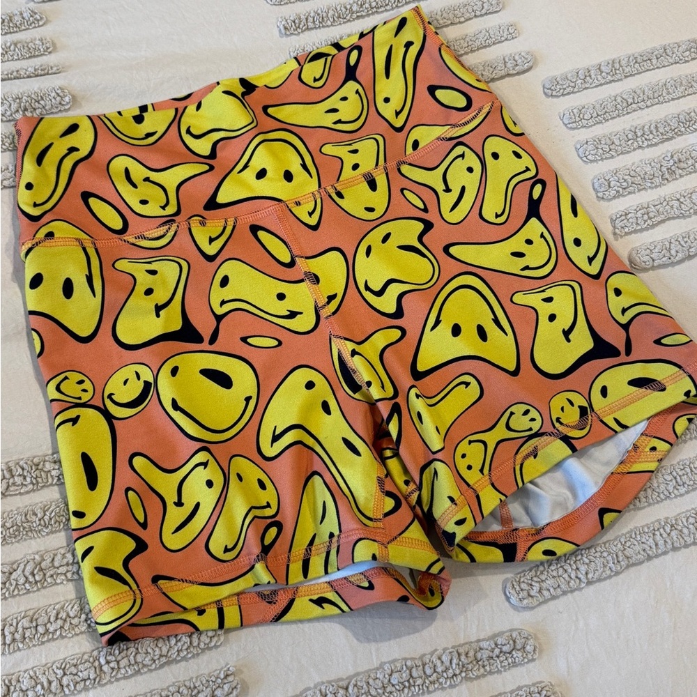 FLEO Smiley Shorts